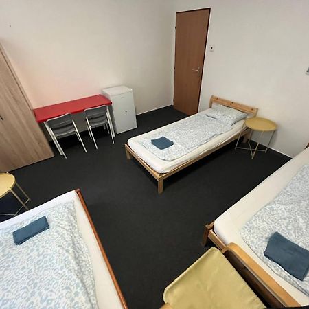 Rooms Veveri - Uvoz, 10 Min Peski Do Centru Brno Bagian luar foto