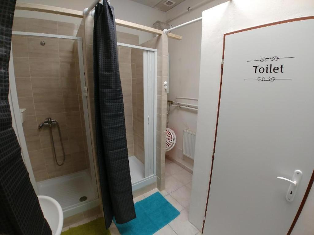 Rooms Veveri - Uvoz, 10 Min Peski Do Centru Brno Bagian luar foto