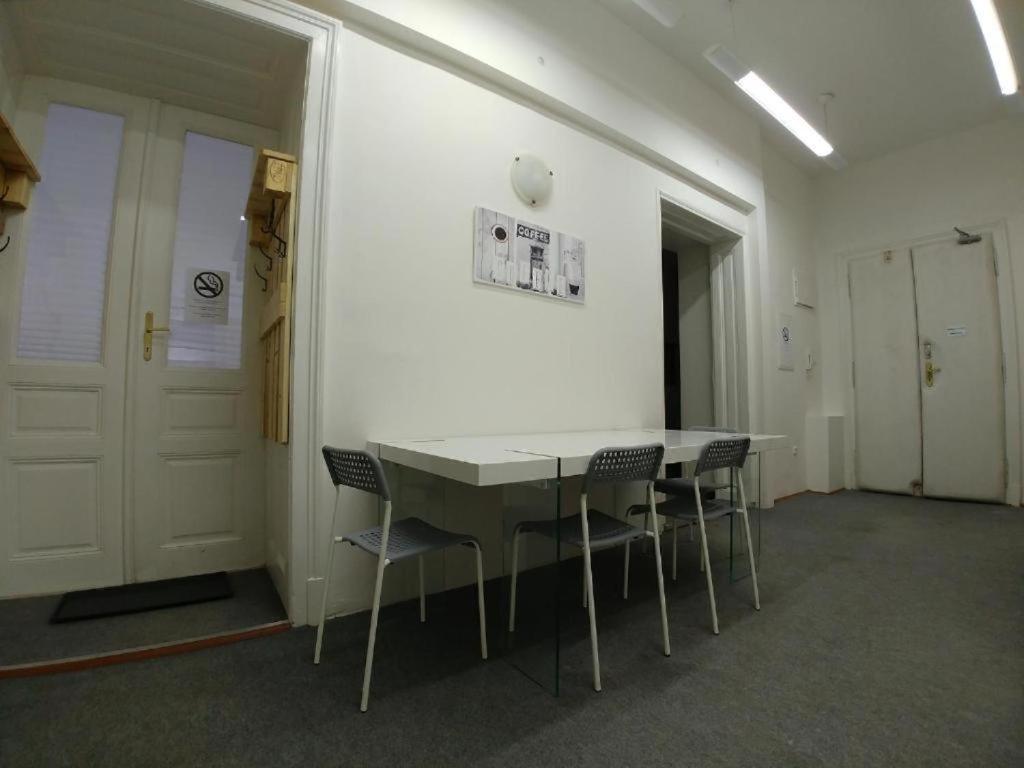Rooms Veveri - Uvoz, 10 Min Peski Do Centru Brno Bagian luar foto