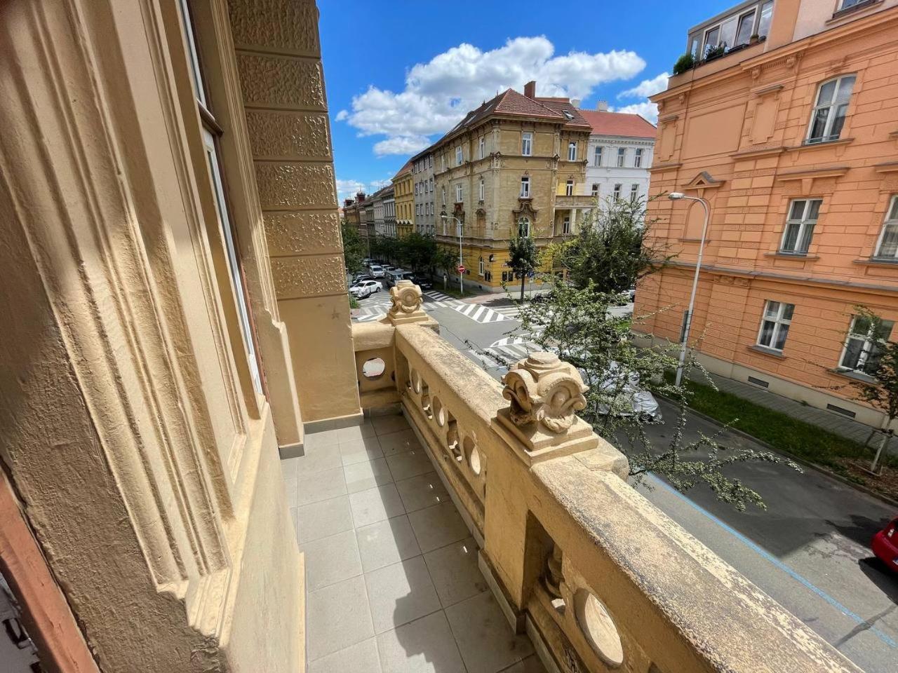 Rooms Veveri - Uvoz, 10 Min Peski Do Centru Brno Bagian luar foto