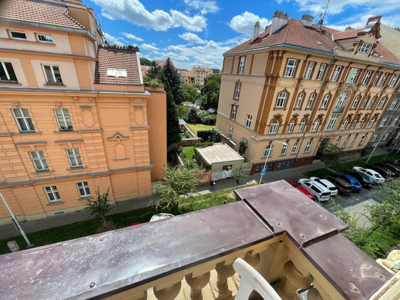 Rooms Veveri - Uvoz, 10 Min Peski Do Centru Brno Bagian luar foto